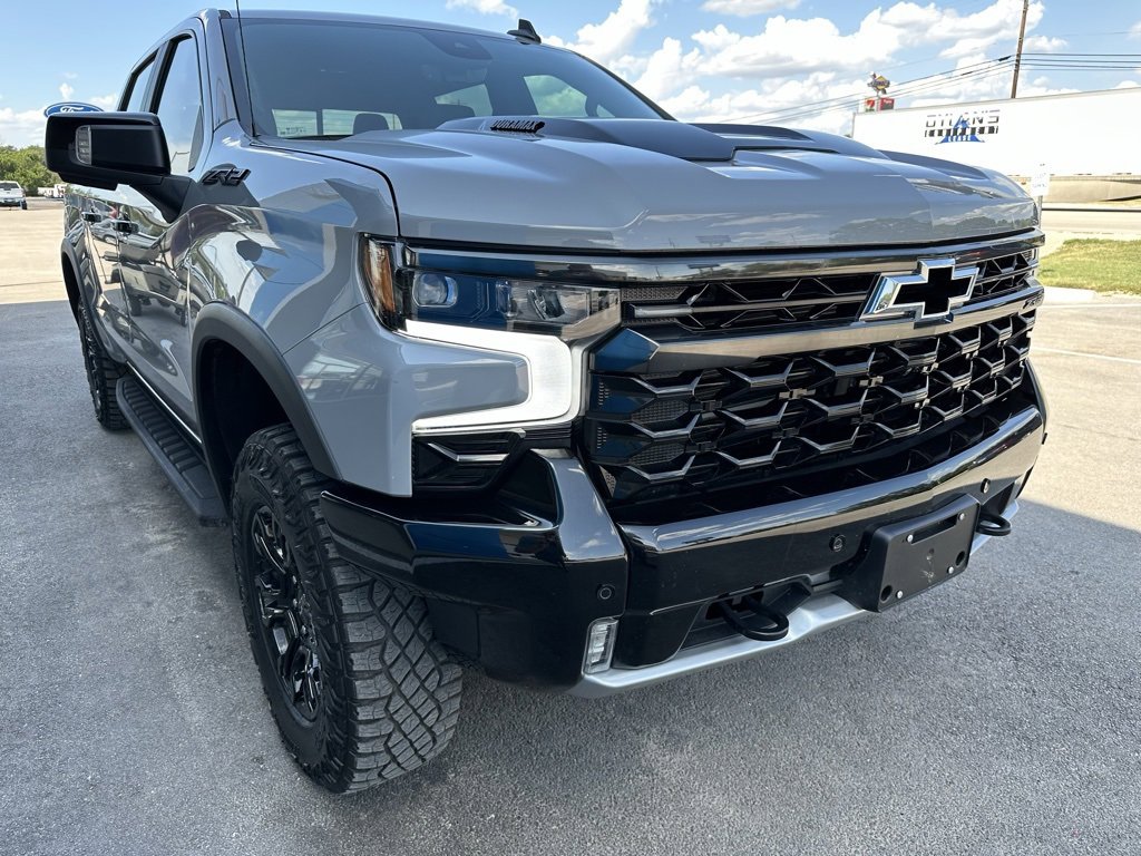 Used 2025 Chevrolet Silverado 1500 ZR2 w/ Technology Package image 7