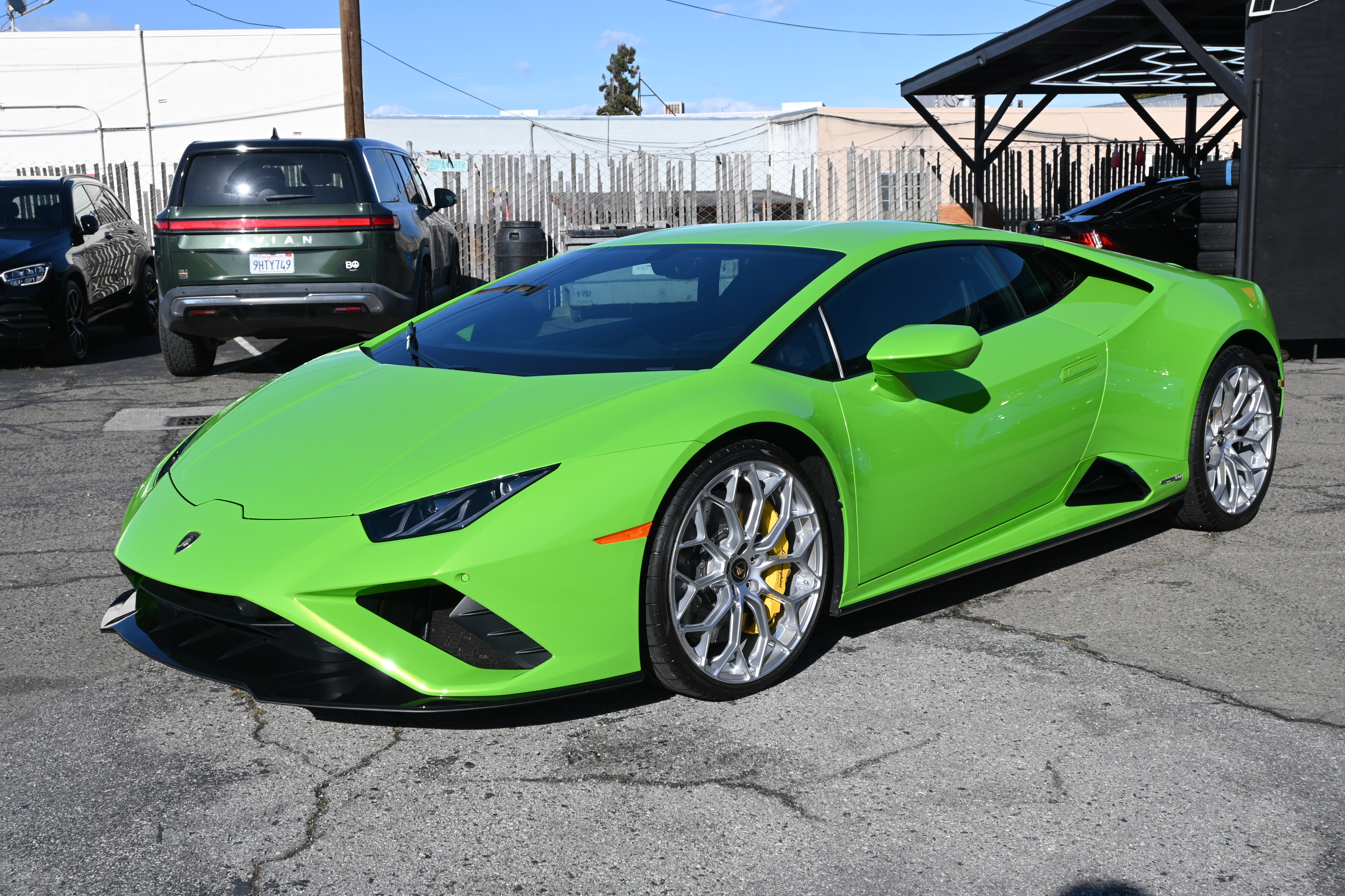 Used 2021 Lamborghini Huracan EVO RWD image 2