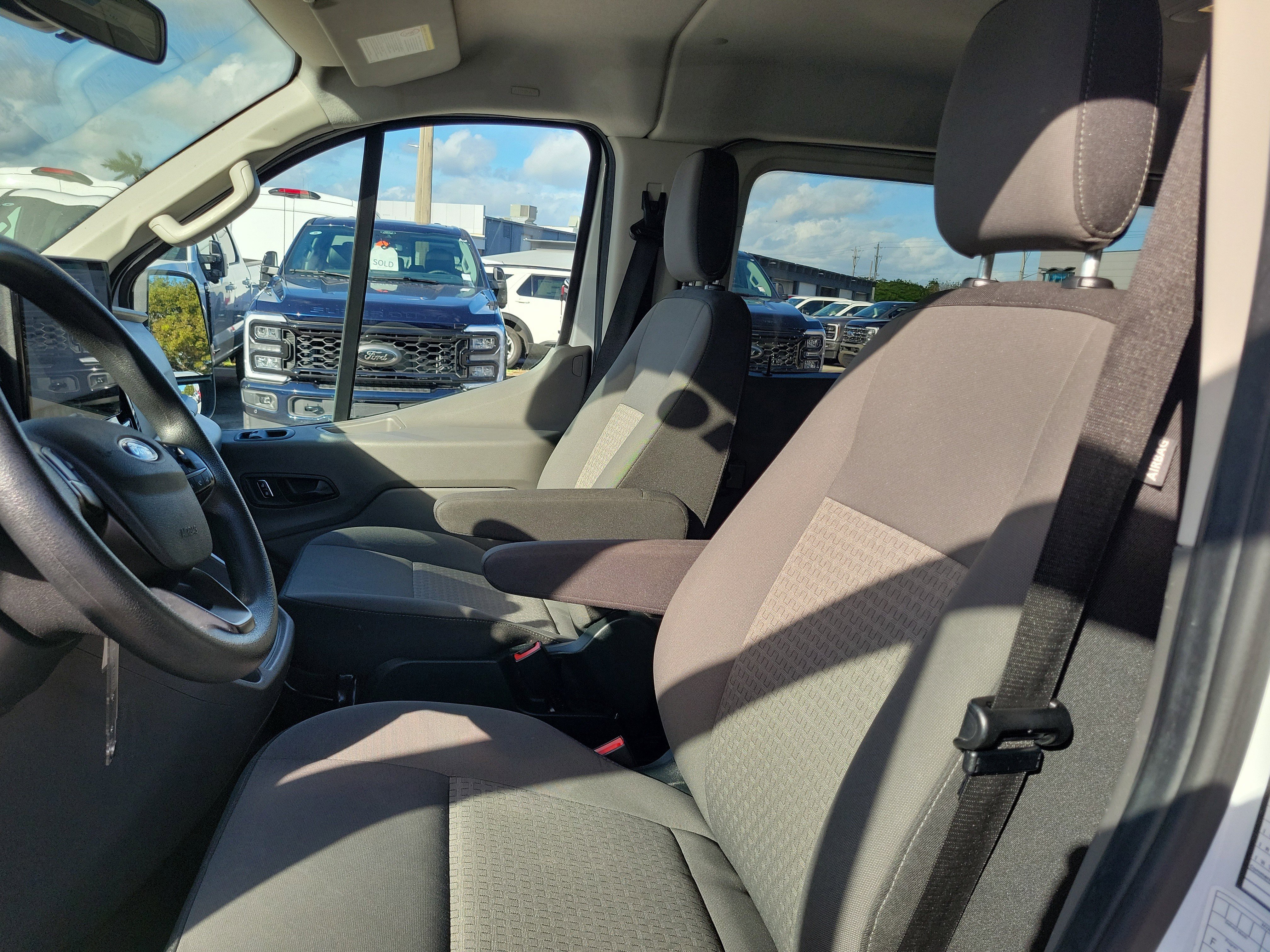 Used 2023 Ford Transit 350 XLT image 9