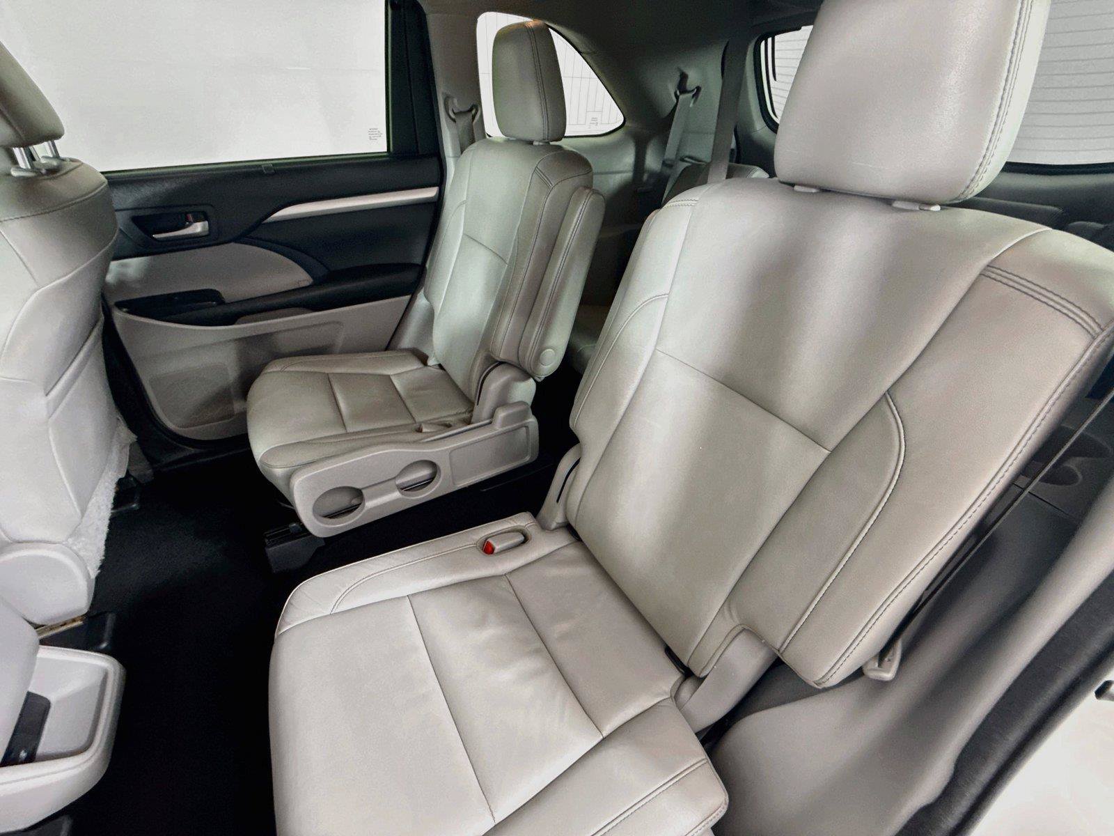 Used 2017 Toyota Highlander XLE AWD/4WD image 25