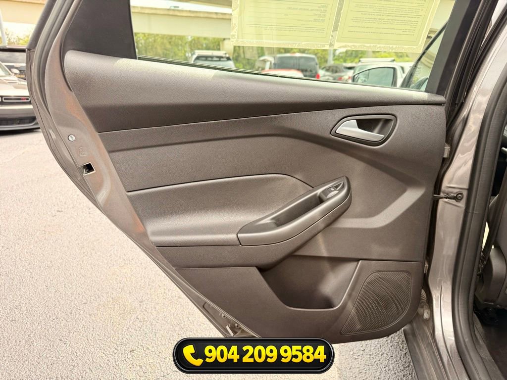 Used 2014 Ford Focus SE FWD image 22