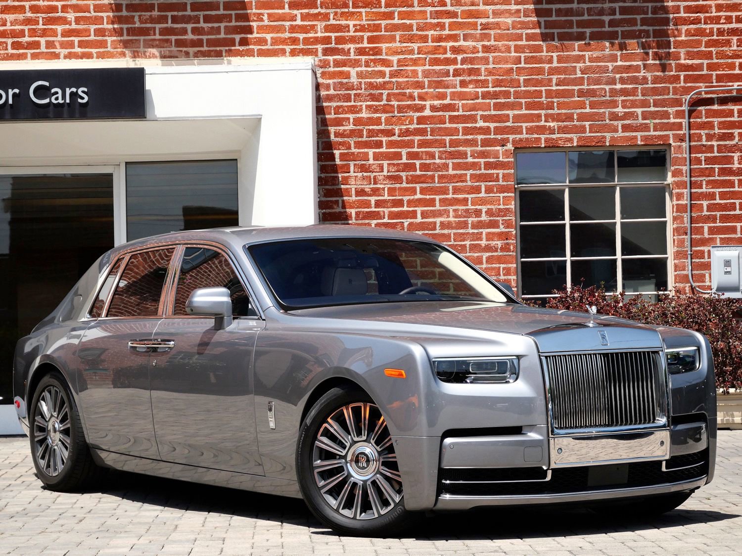 Used 2023 Rolls-Royce Phantom Sedan RWD image 20