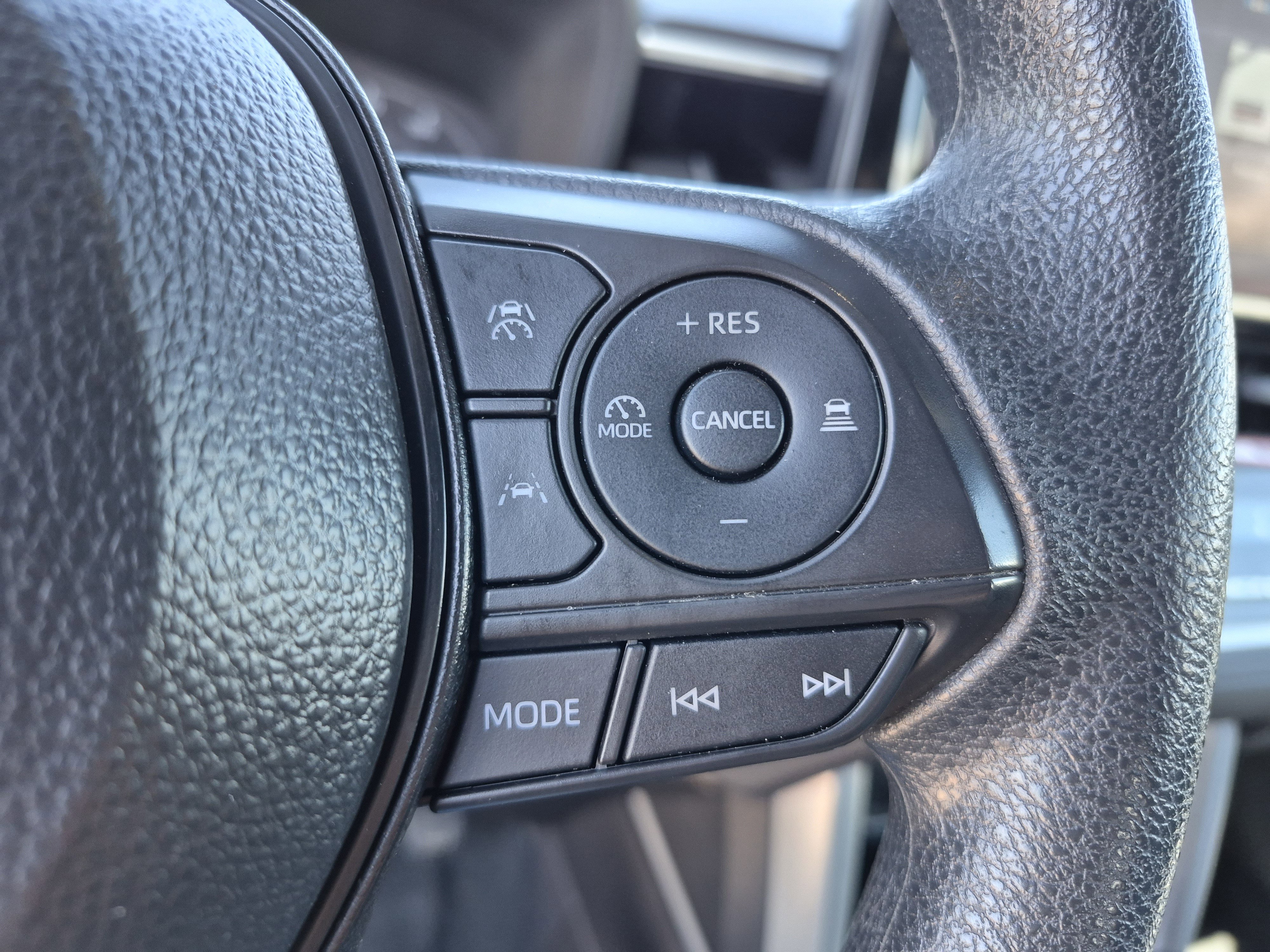 Used 2025 Toyota Corolla Cross AWD Hybrid image 27