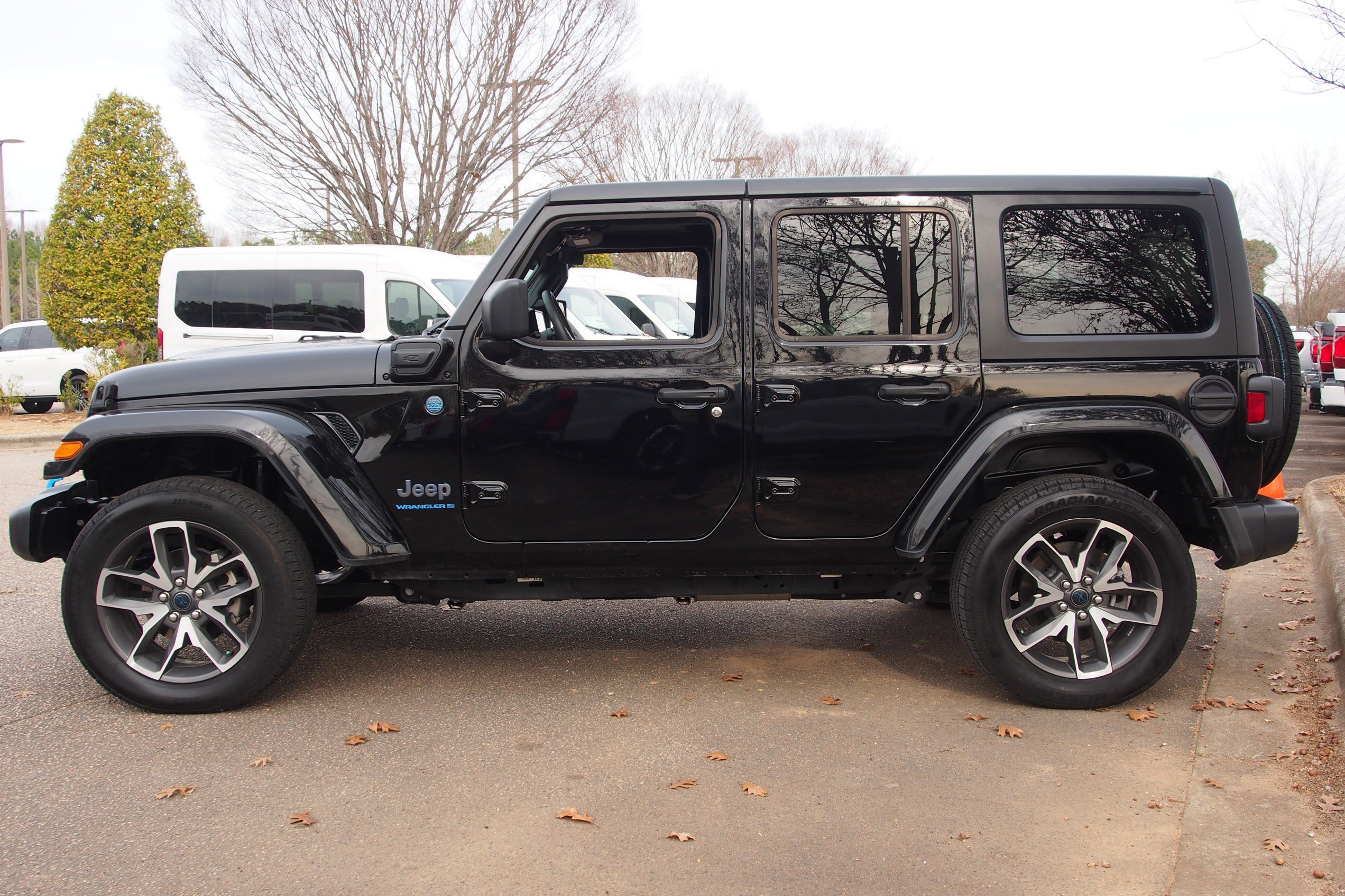 Used 2024 Jeep Wrangler Sport S w/ Convenience Group image 4