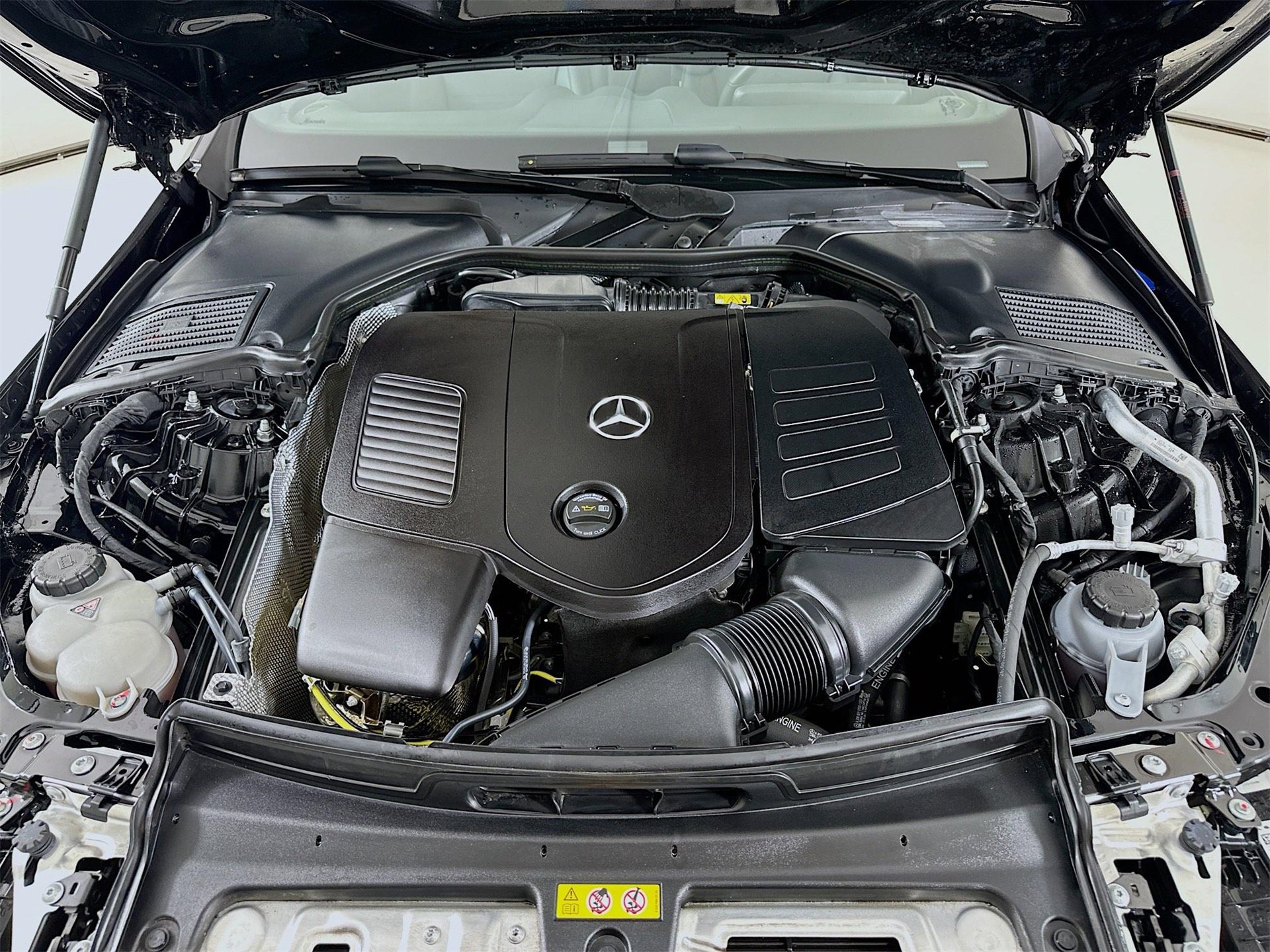 Used 2025 Mercedes-Benz C 300 4MATIC Sedan image 33