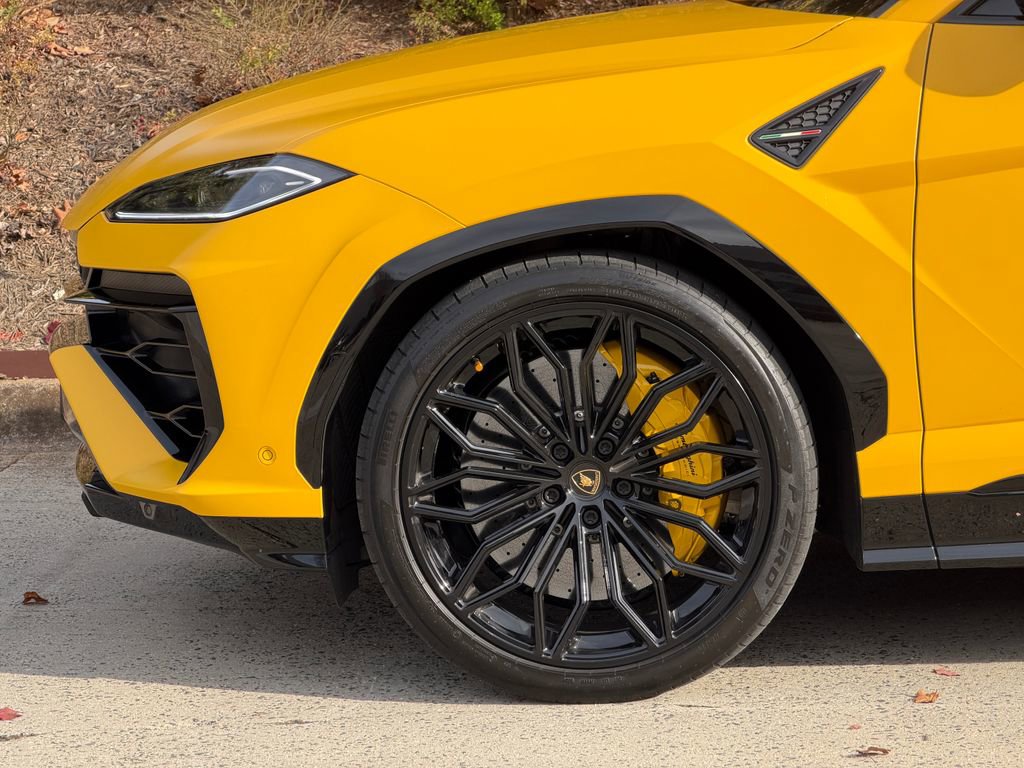 Used 2025 Lamborghini Urus SE image 11