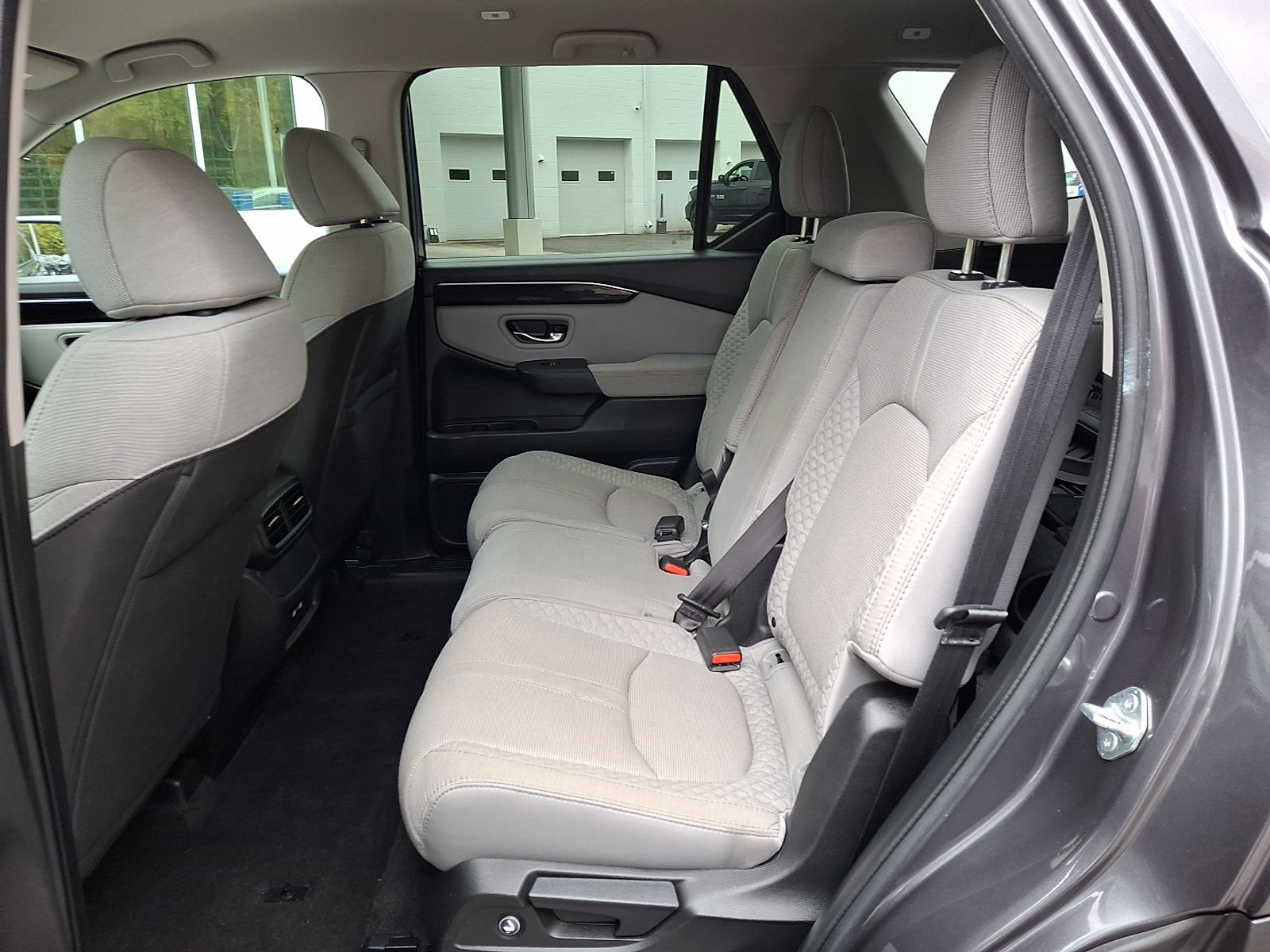 Used 2023 Honda Pilot LX image 2