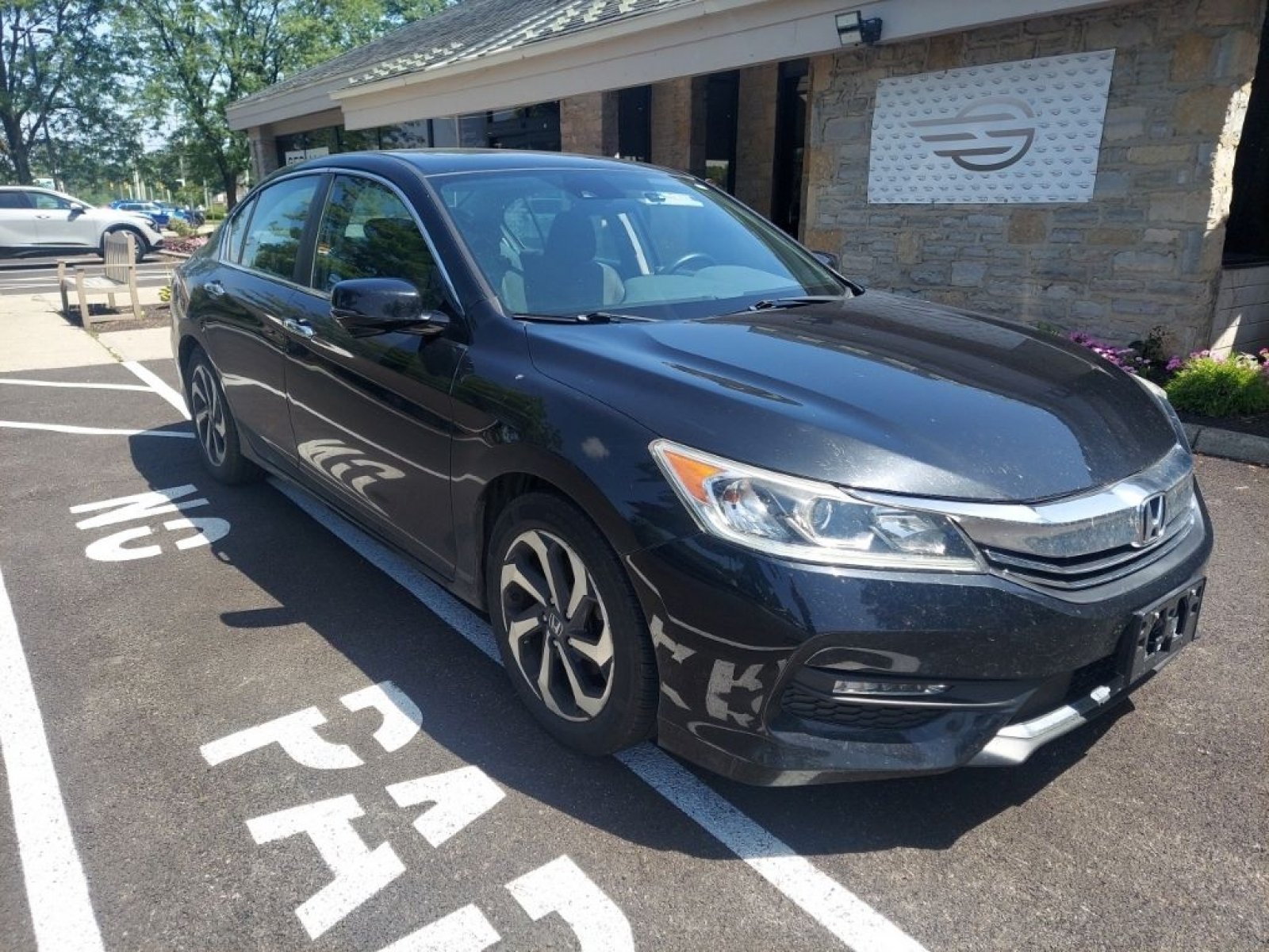 Used 2016 Honda Accord EX image 4
