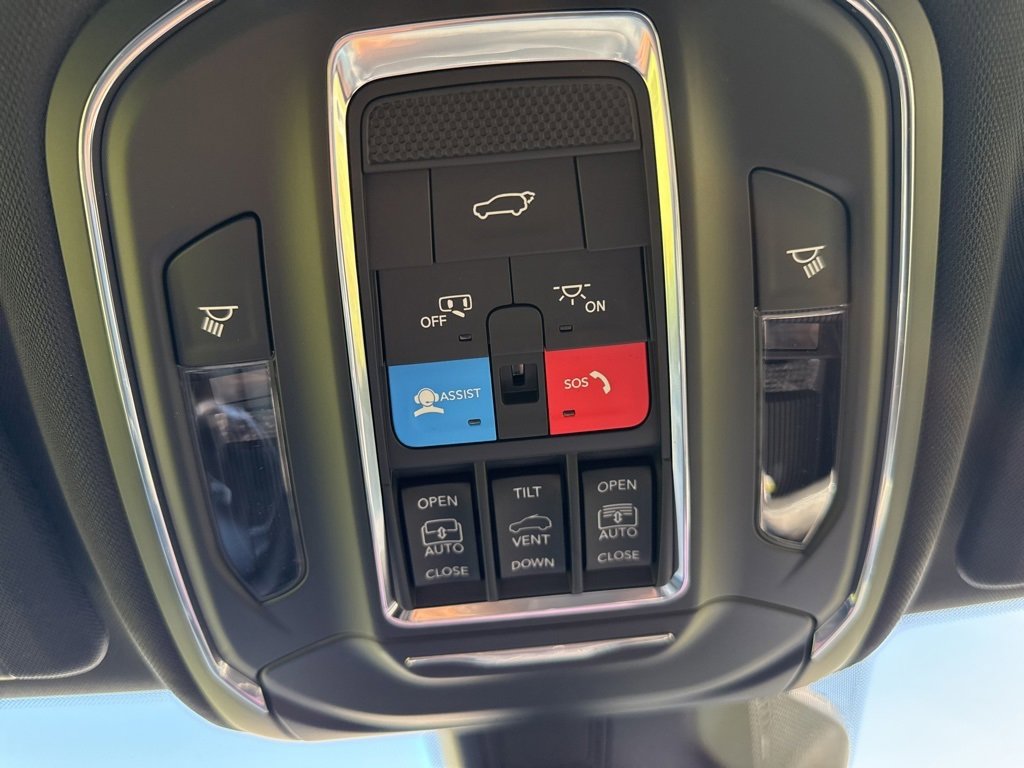 New 2025 Jeep Grand Cherokee Limited w/ Luxury Tech Group II image 32