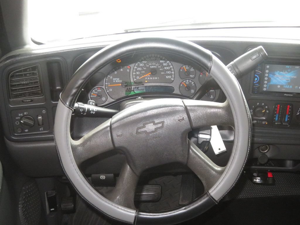 Used 2006 Chevrolet Silverado 2500 2WD Crew Cab image 36