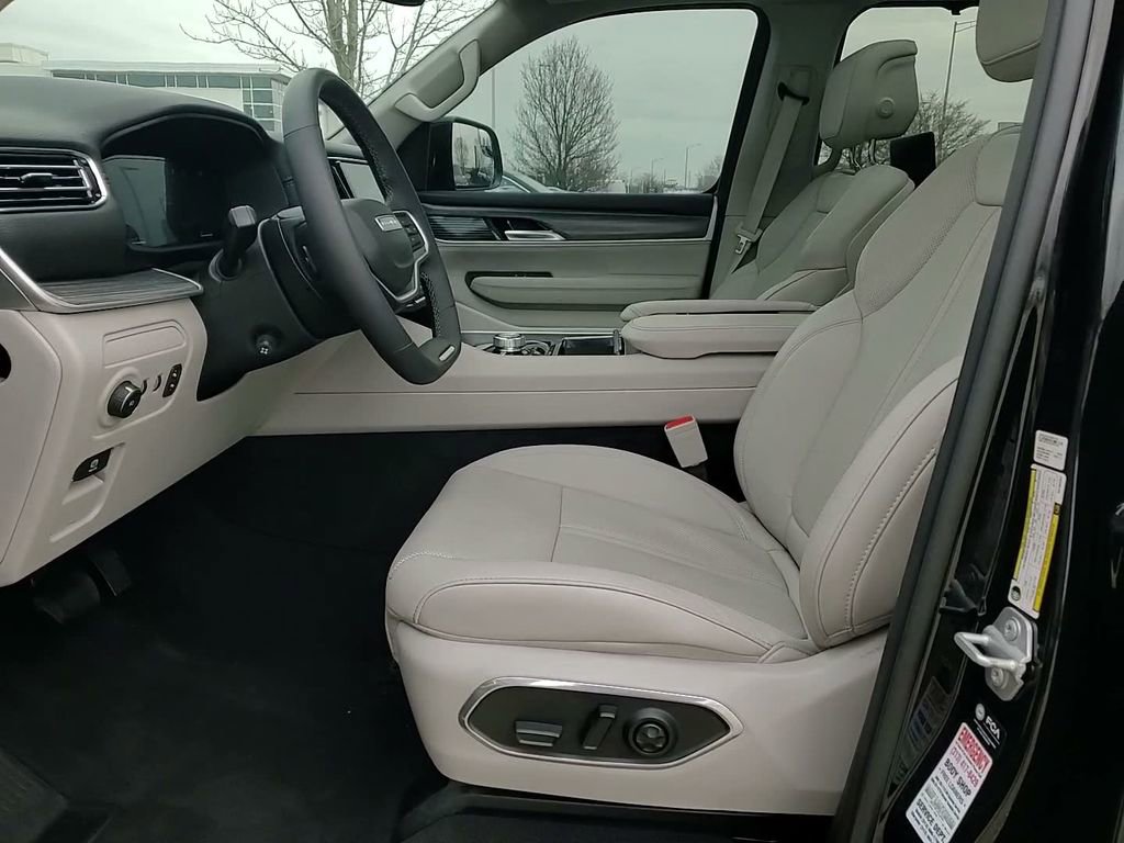 Used 2024 Jeep Wagoneer L Series III w/ Premium Group I image 21