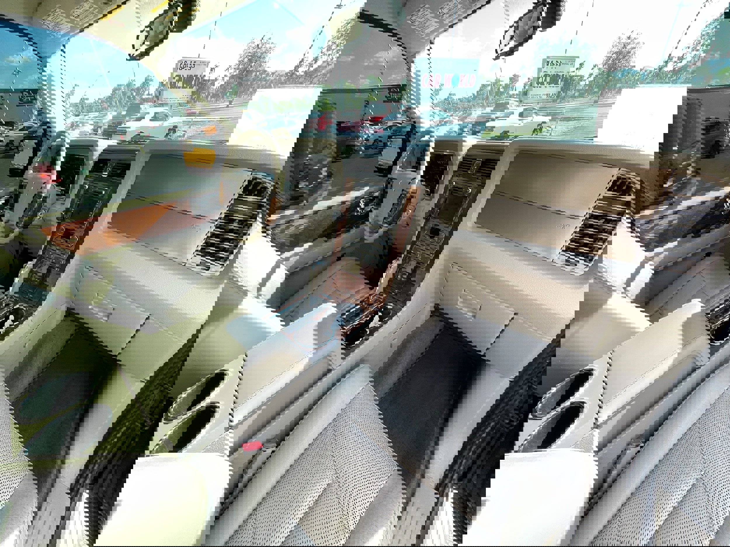 Used 2014 Lincoln Navigator 2WD image 28