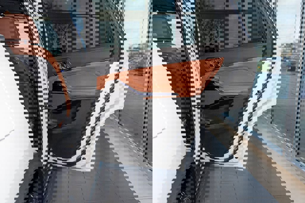 New 2026 BMW X5 xDrive50e image 32