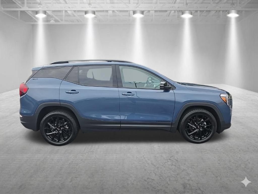 Used 2024 GMC Terrain SLT w/ Elevation Edition FWD image 2