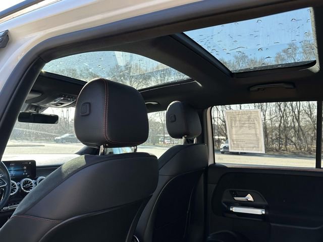 Used 2023 Mercedes-Benz GLB 250 image 21