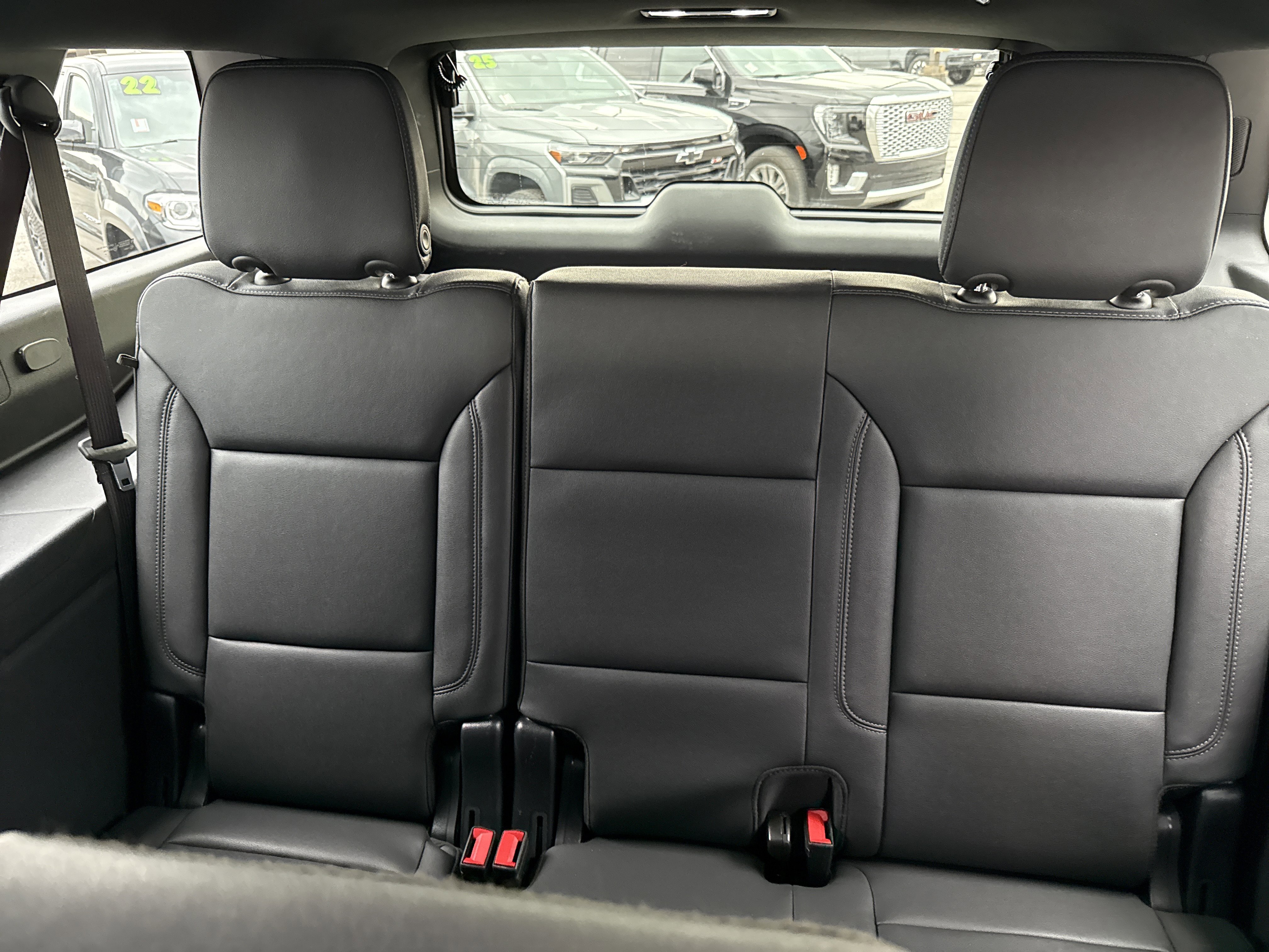 Used 2025 Chevrolet Suburban Z71 AWD/4WD image 14