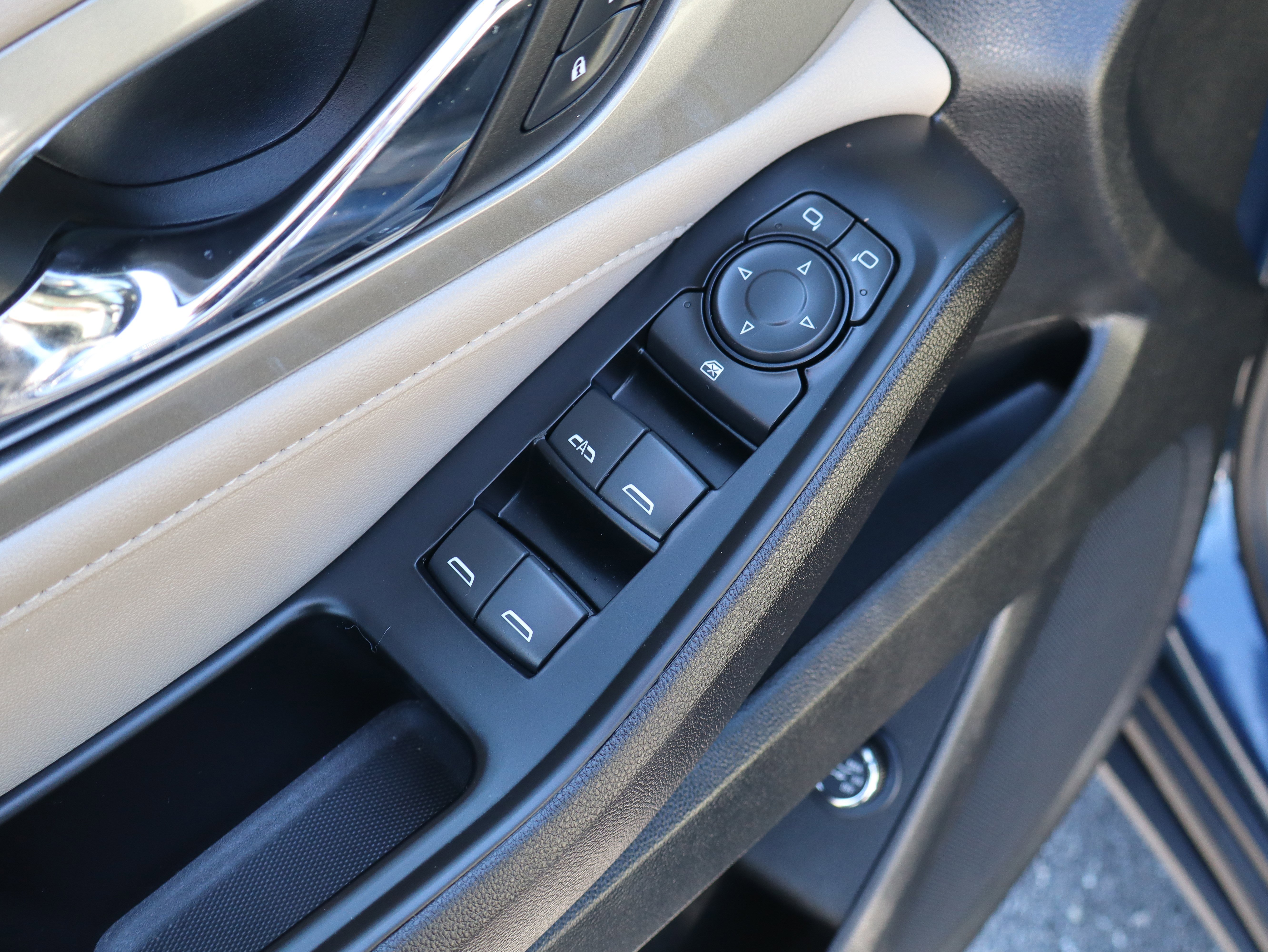 Used 2023 Chevrolet Traverse LT image 13