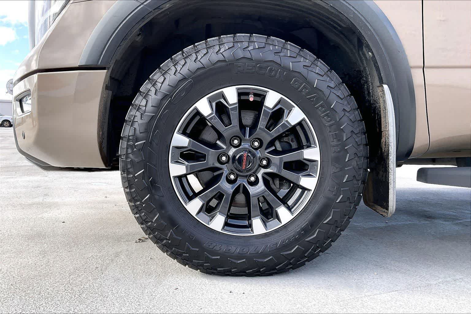 Used 2021 Nissan Titan PRO-4X w/ Pro-4x Convenience Package AWD/4WD image 8