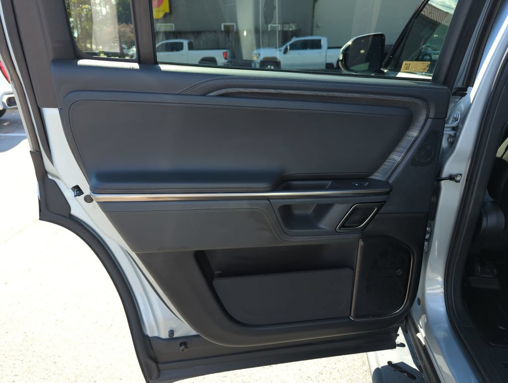 Used 2024 Rivian R1S Adventure Dual AWD/4WD image 26