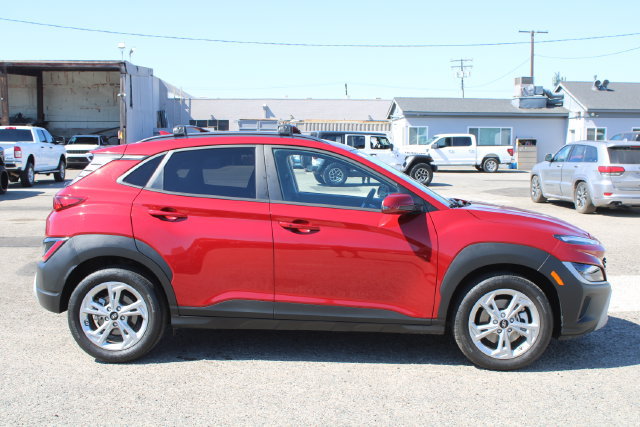 Used 2023 Hyundai Kona SEL AWD/4WD image 3