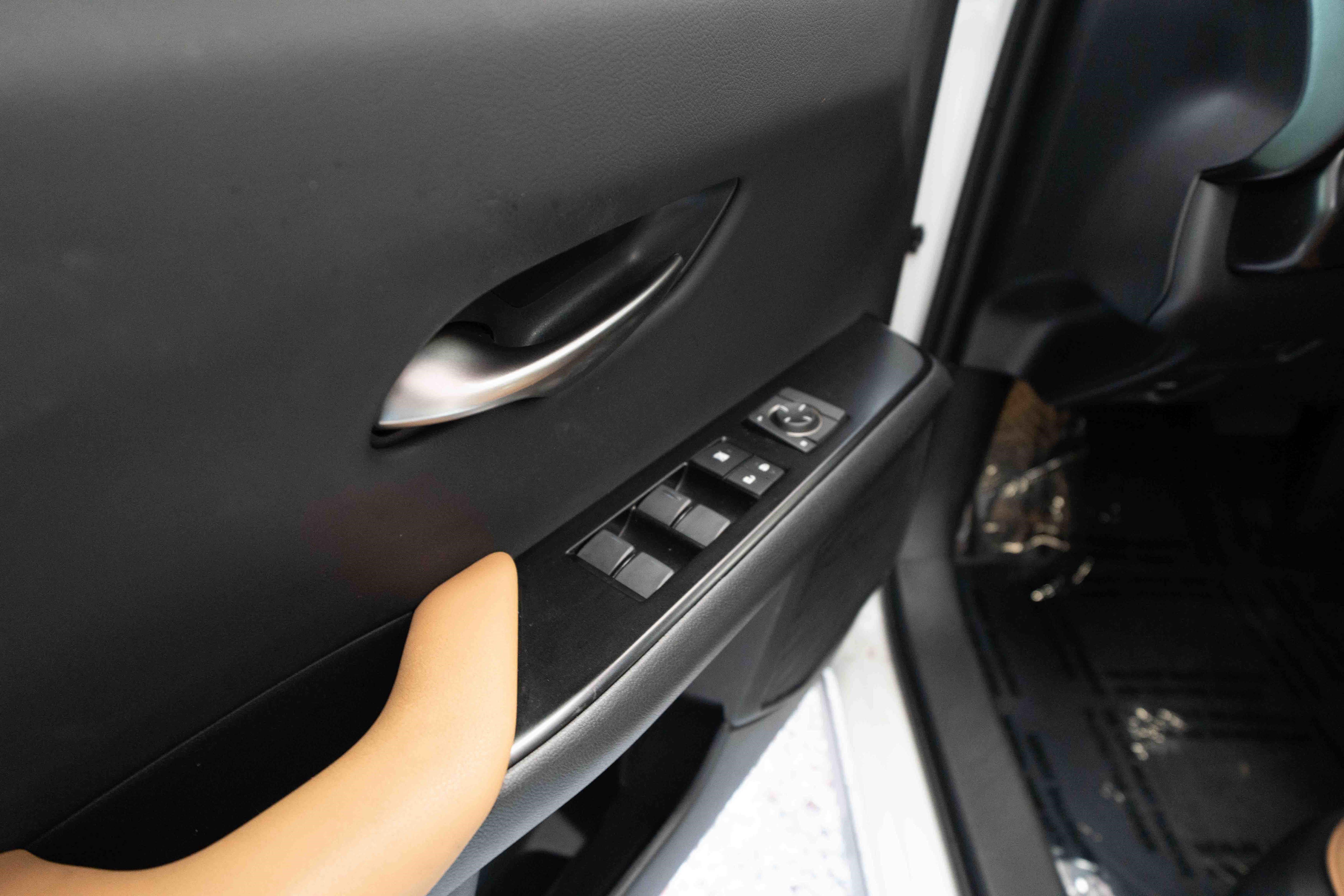 Used 2024 Lexus UX 250h AWD w/ Premium Package image 7