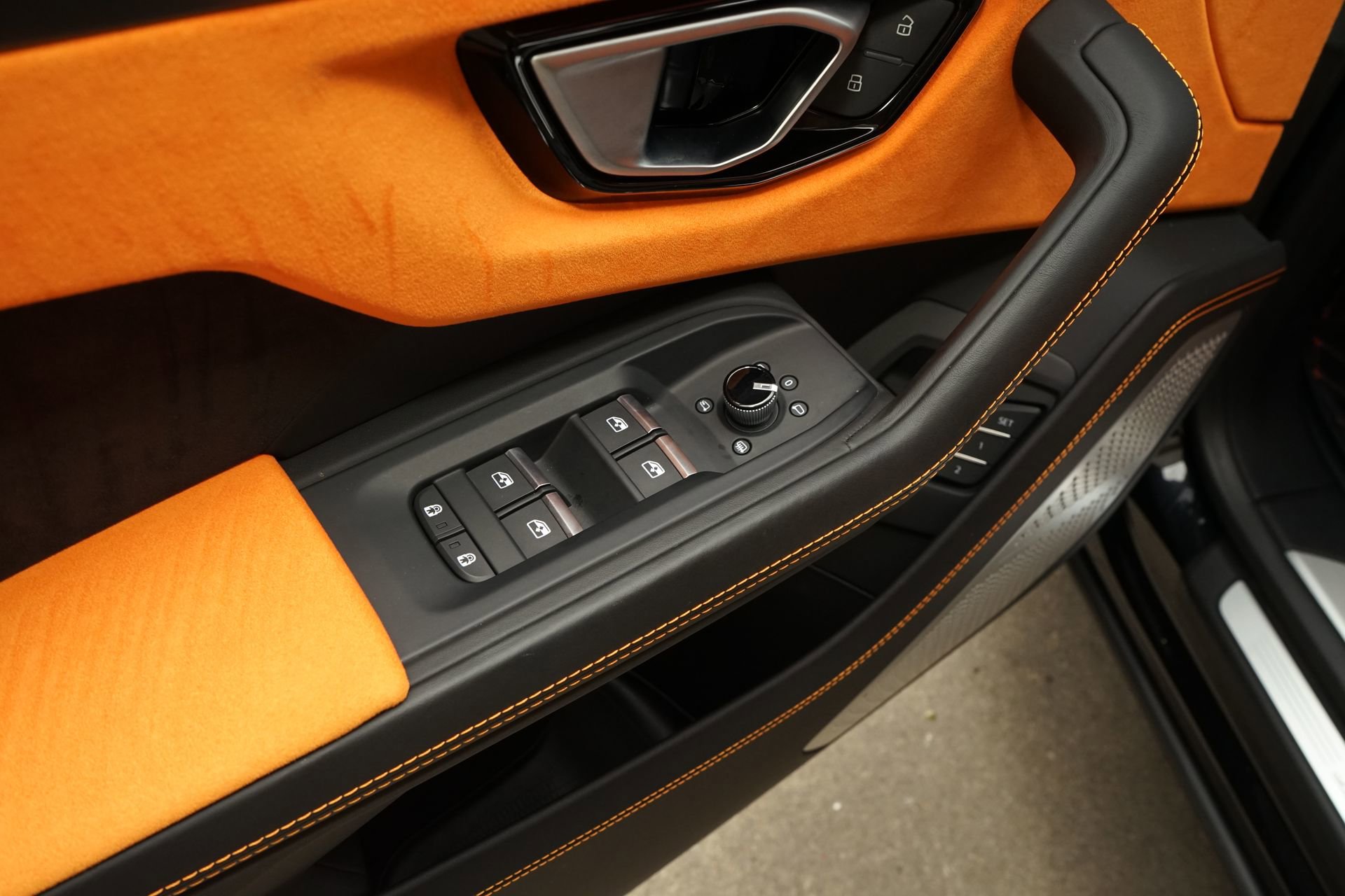 Used 2022 Lamborghini Urus image 28