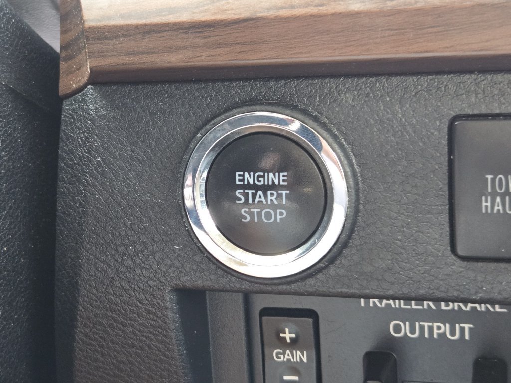 Used 2020 Toyota Tundra Limited w/ Limited Premium Package RWD image 22