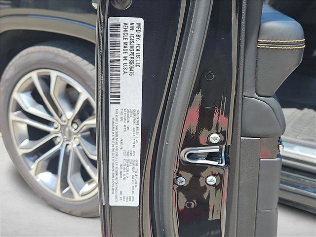 Used 2023 Jeep Grand Wagoneer Series III AWD/4WD image 23
