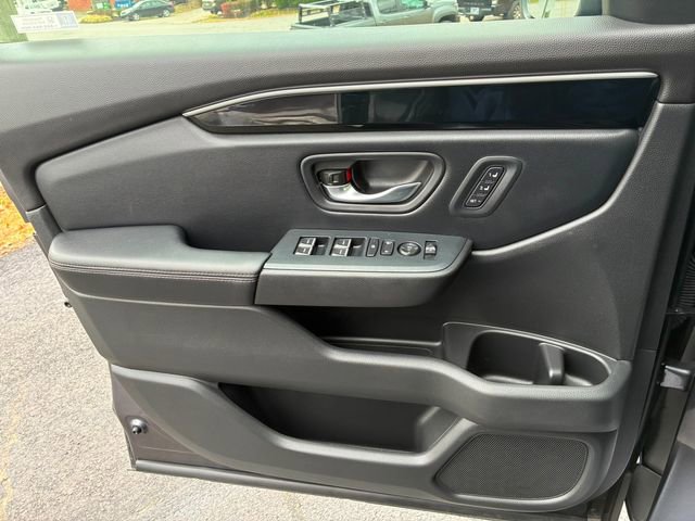 Used 2024 Honda Pilot Touring image 13
