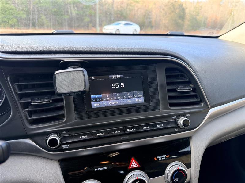 Used 2019 Hyundai Elantra SE image 24
