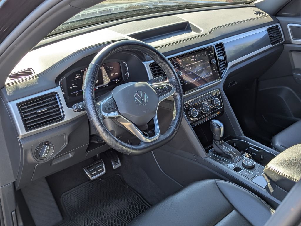 Certified 2022 Volkswagen Atlas Cross Sport SEL R-Line image 12