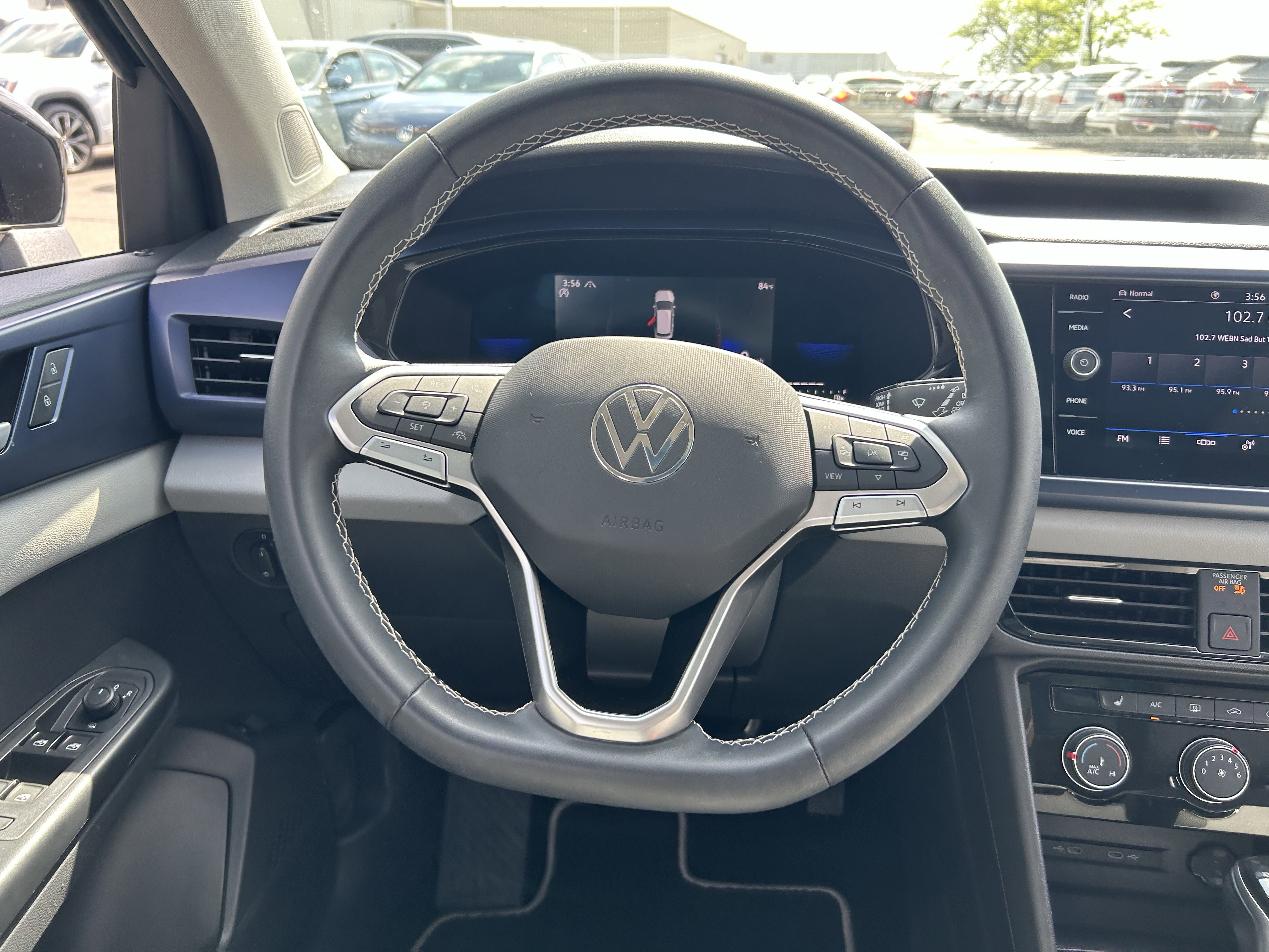 Certified 2023 Volkswagen Taos SE w/ Panoramic Sunroof Package AWD/4WD image 10