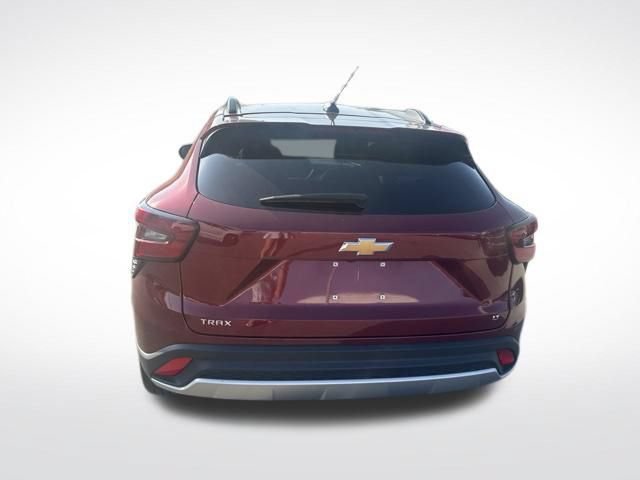 Used 2025 Chevrolet Trax LT w/ LT Convenience Package FWD image 4