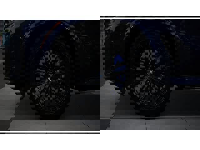 Used 2026 BMW X5 sDrive40i w/ Executive Package image 7