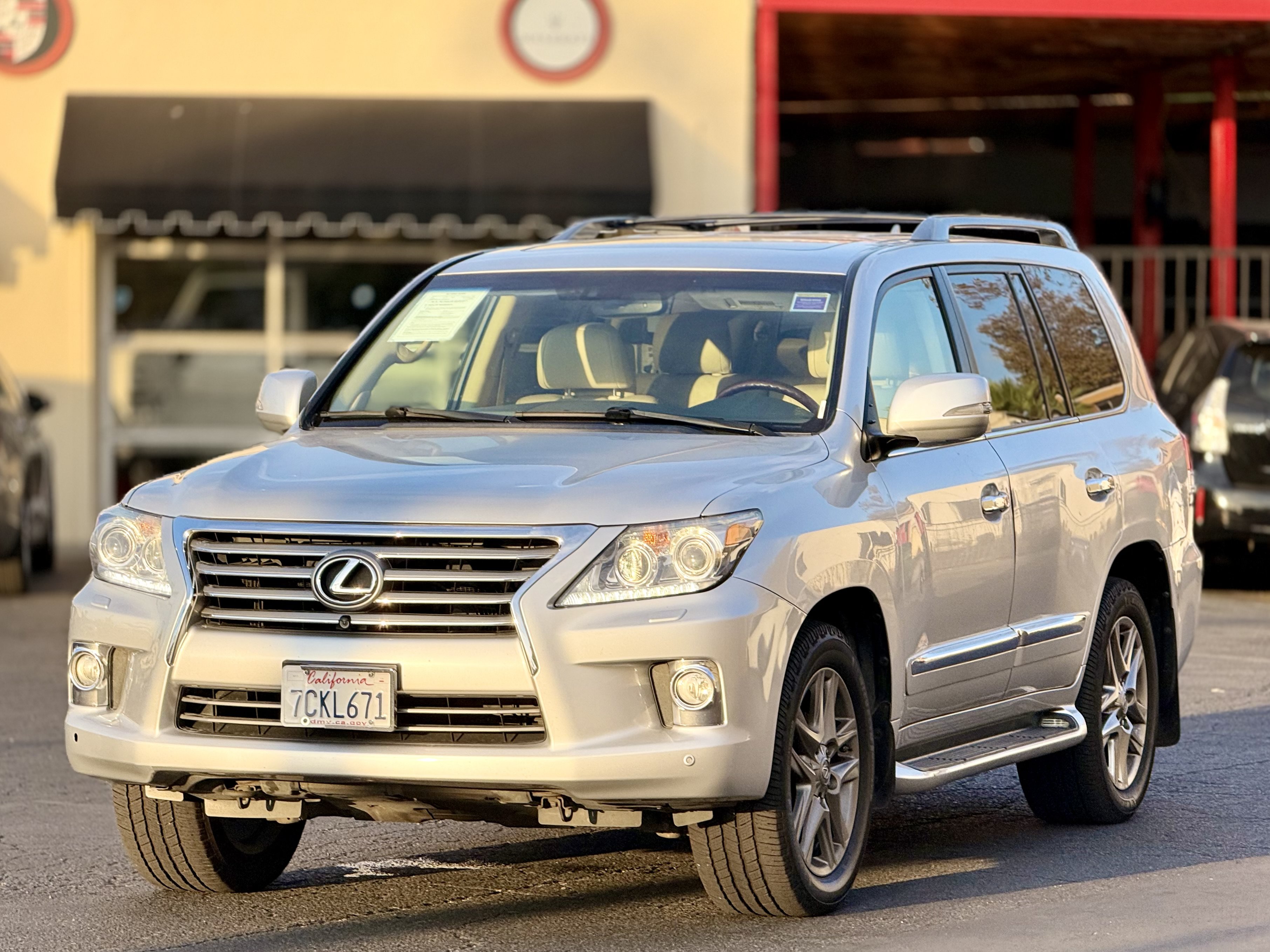Used 2013 Lexus LX 570 4WD w/ Luxury Pkg image 2