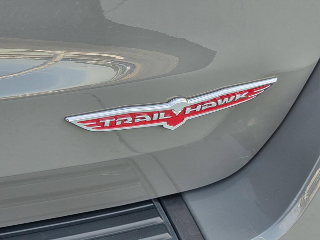 Used 2021 Jeep Grand Cherokee Trailhawk w/ Trailhawk Luxury Group AWD/4WD image 38