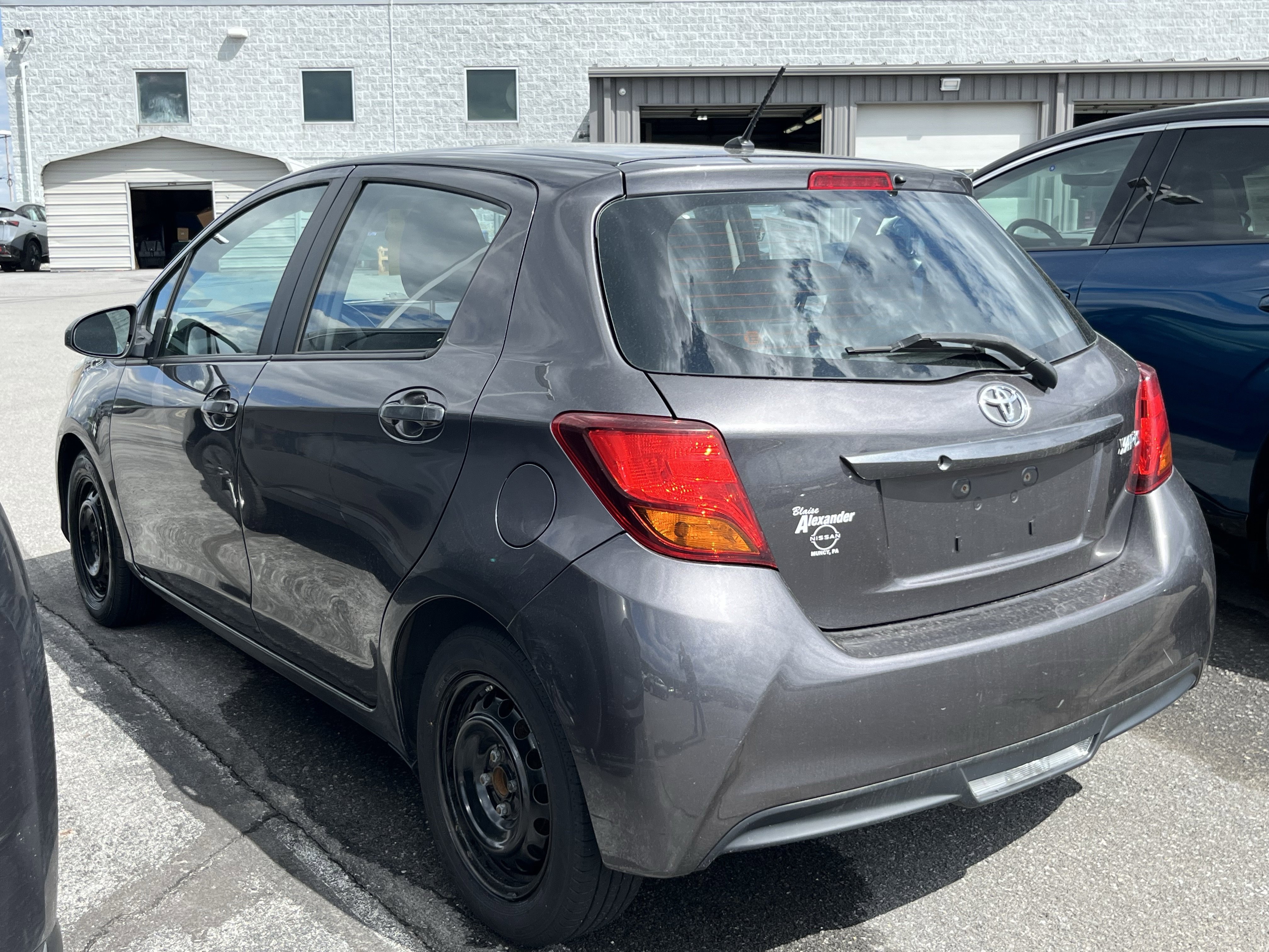 Used 2017 Toyota Yaris L w/ Carpet Mat Package FWD image 3
