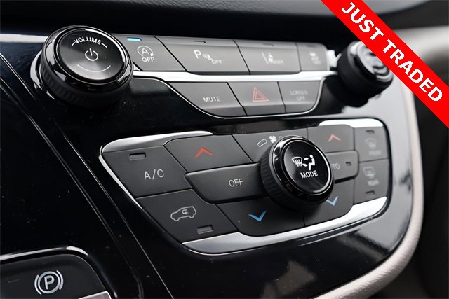 Used 2024 Chrysler Pacifica Touring-L image 40