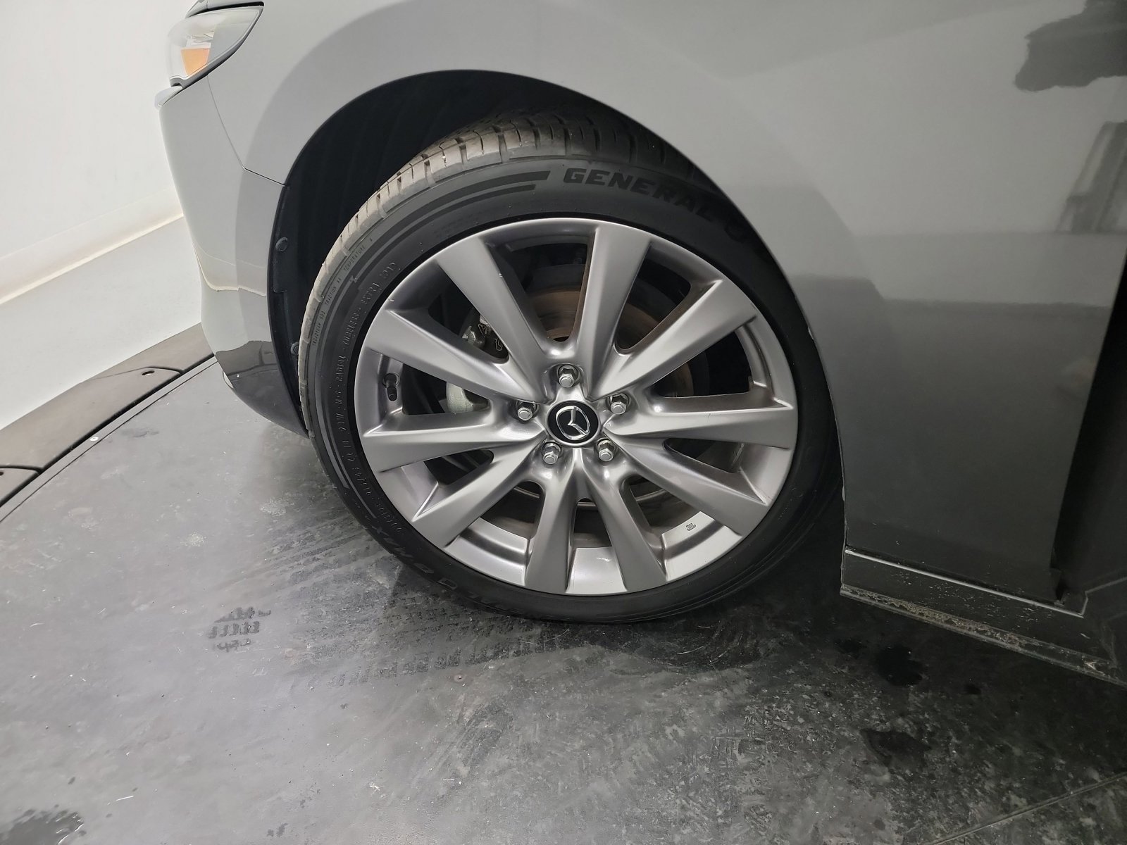 Used 2019 MAZDA MAZDA3 Sedan w/ Preferred Package image 29