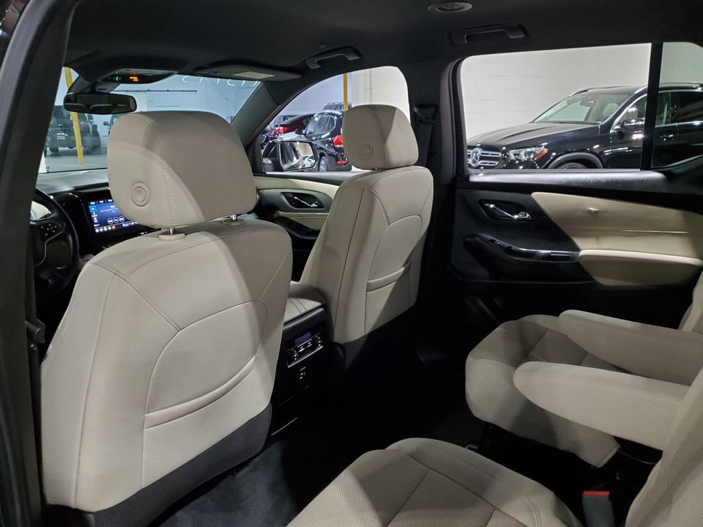 Used 2022 Chevrolet Traverse LT image 24