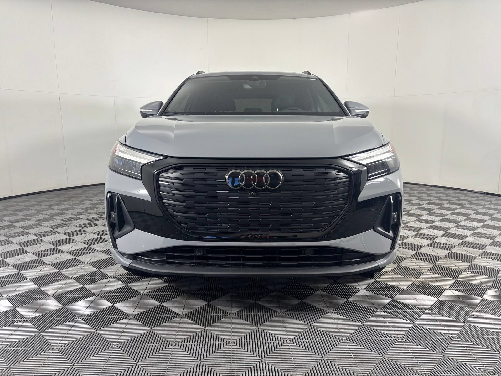 Used 2023 Audi Q4 e-tron Premium Plus w/ Premium Plus AWD/4WD image 3