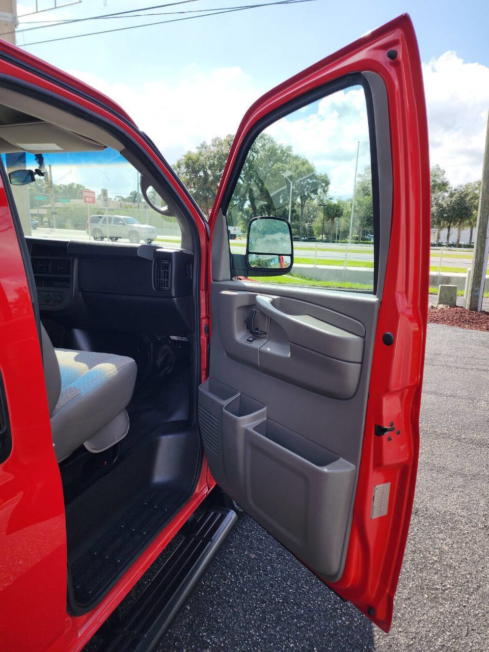 Used 2014 Chevrolet Express 3500 LS image 22
