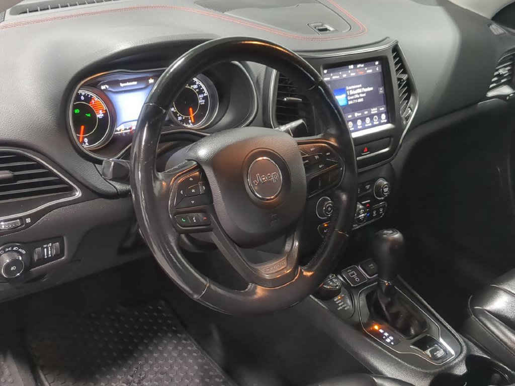 Used 2020 Jeep Cherokee Trailhawk w/ Cold Weather Group AWD/4WD image 12