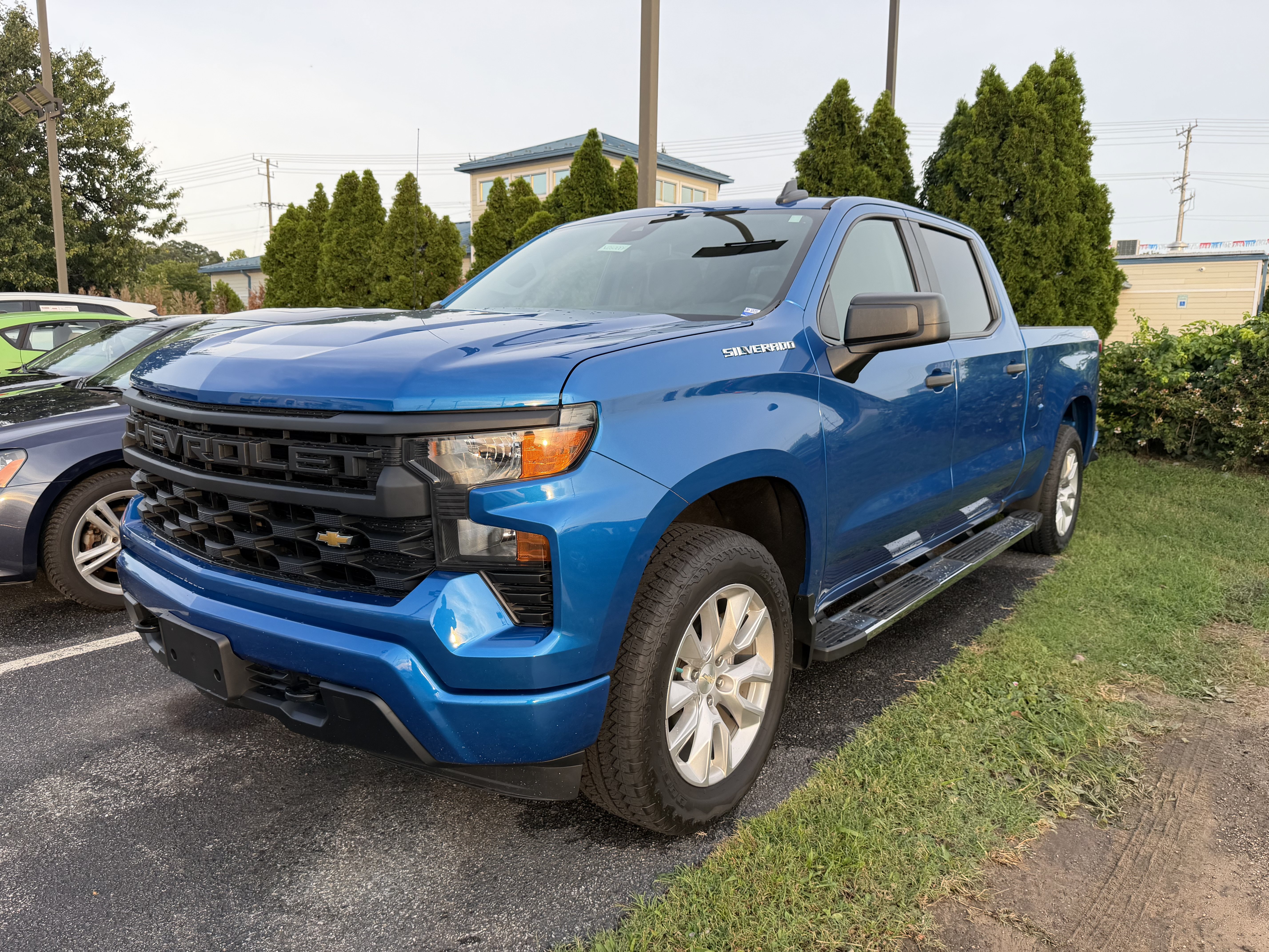 Used 2022 Chevrolet Silverado 1500 Custom AWD/4WD image 3