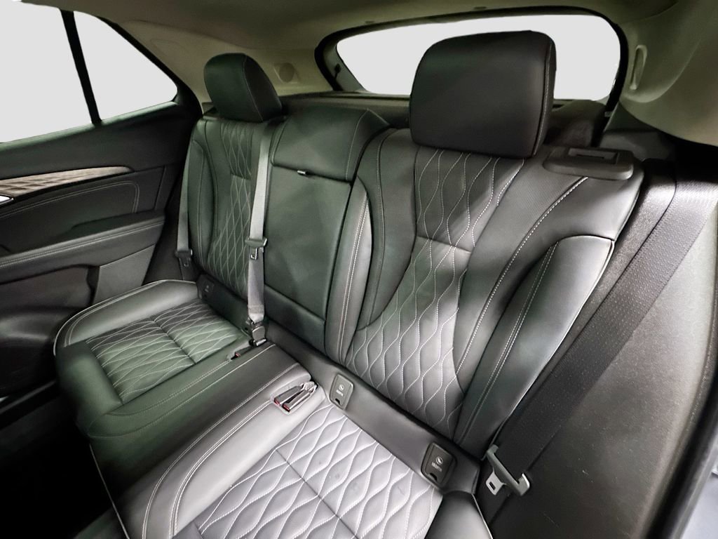 Used 2022 Buick Envision Avenir w/ Technology Package II image 24