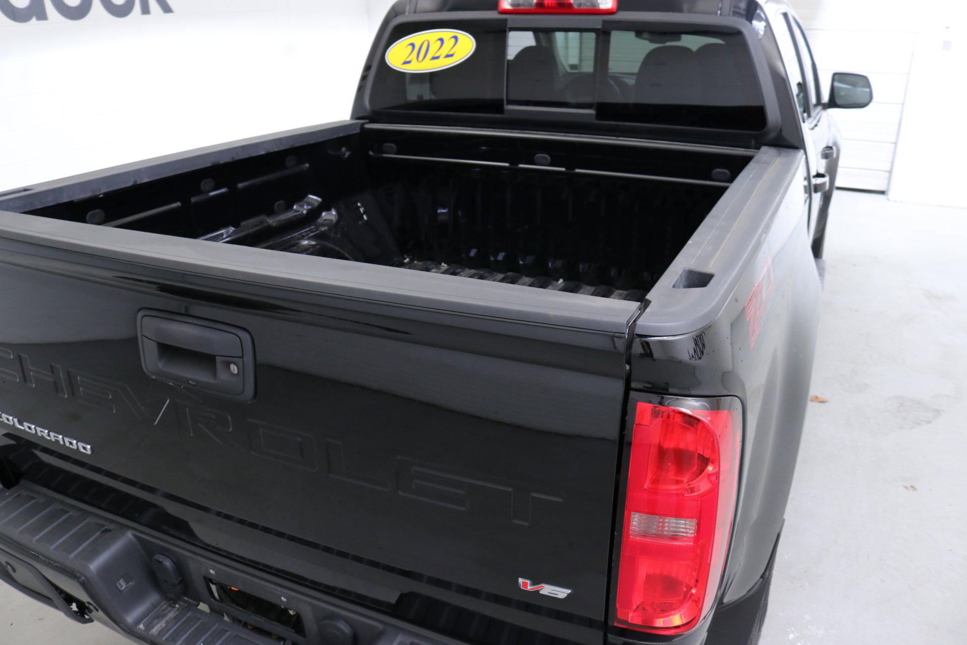 Used 2022 Chevrolet Colorado Z71 w/ Safety Package image 8