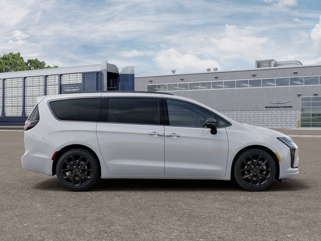 New 2027 Chrysler Pacifica Limited AWD/4WD image 22