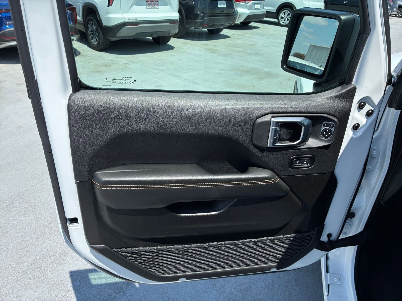 Used 2025 Jeep Wrangler Unlimited Sahara AWD/4WD image 18