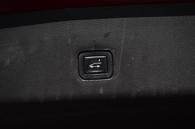 Used 2020 Chevrolet Traverse RS image 33