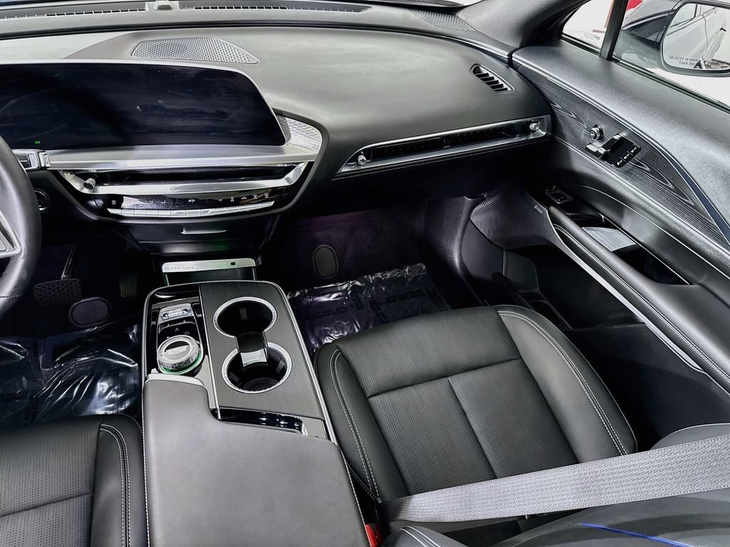 Used 2024 Cadillac Lyriq Luxury AWD/4WD image 27
